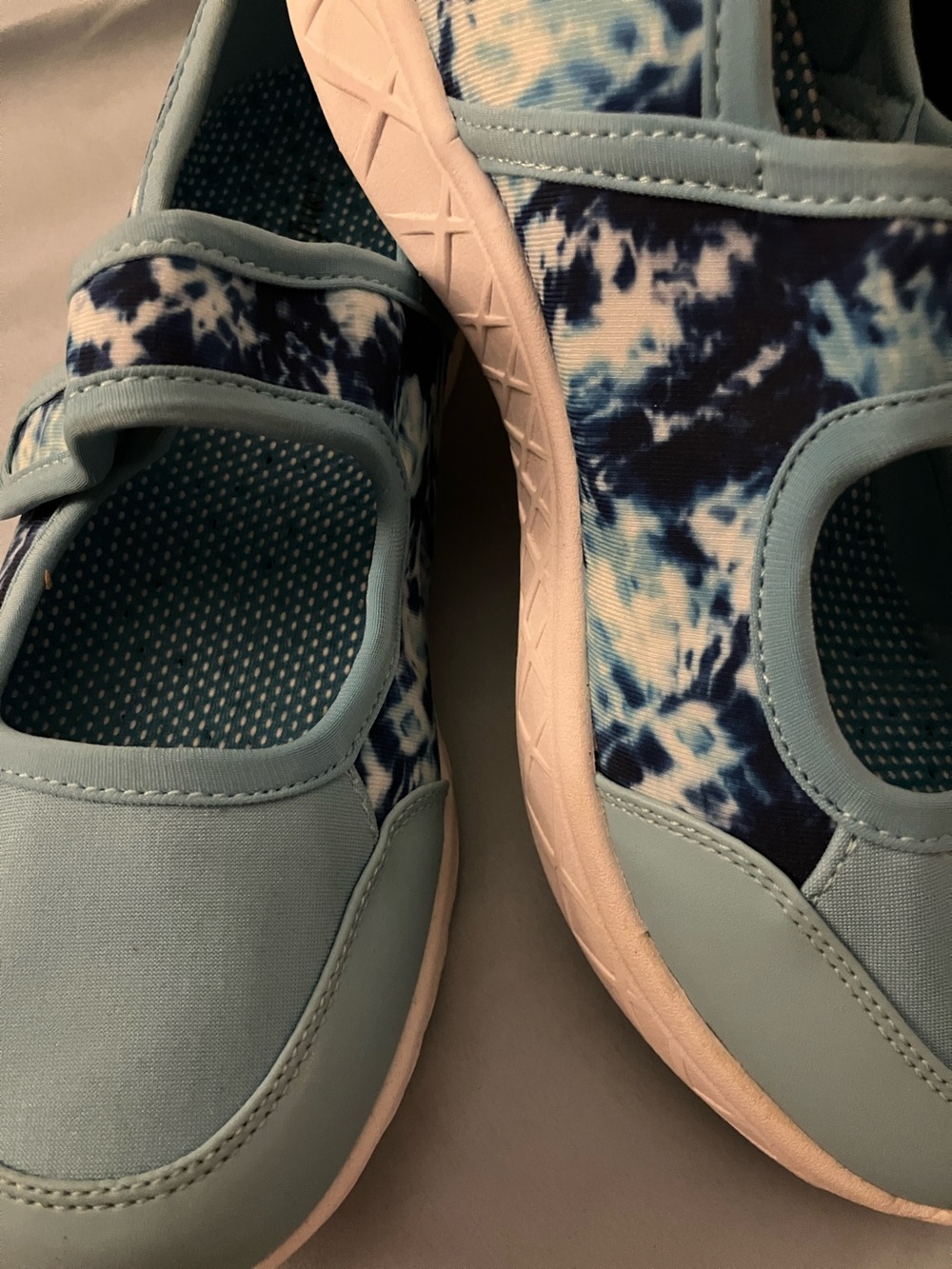 comfortview Women’s Light Blue Navy Tie-Dye Swim Sneakers